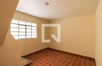 Casa com 1 quarto para alugar na Rua Curuaés, Vila Ema, São Paulo