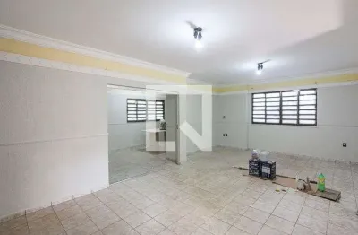 Casa com 3 quartos para alugar na Rua Claudemiro José de Souza, Brasil, Uberlândia