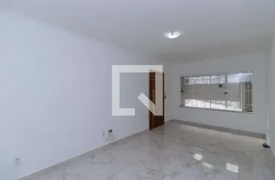 Casa com 4 quartos para alugar na Rua Enótria, Vila Mazzei, São Paulo