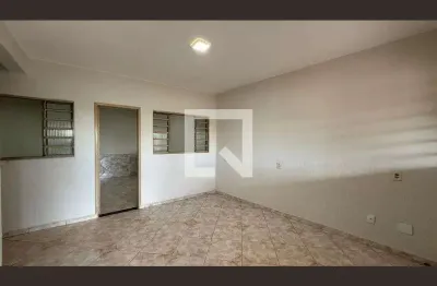 Casa com 3 quartos para alugar na Colônia Agrícola Sucupira, Riacho Fundo I, Brasília