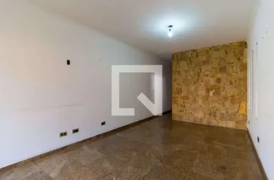 Casa com 3 quartos para alugar na Rua Mônaco, Vila Carrão, São Paulo