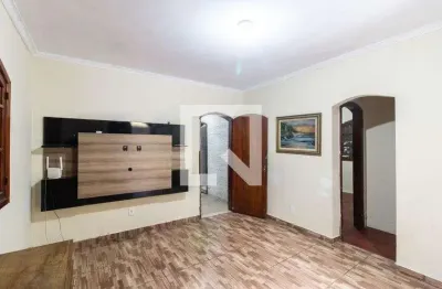 Casa com 3 quartos para alugar na Rua Azelaide Rodrigues da Silva, Centro, Nilópolis