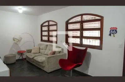 Casa com 3 quartos para alugar na Rua Alfredo Pinheiro, Centro, Osasco