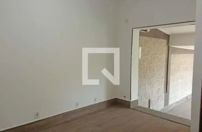 Casa com 2 quartos para alugar na Rua Goiás, Gonzaga, Santos