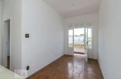 Casa com 2 quartos para alugar na Rua Felisbelo Freire, Ramos, Rio de Janeiro