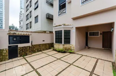 Casa com 2 quartos para alugar na Rua Maranhão, Gonzaga, Santos