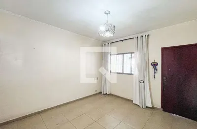 Casa com 2 quartos para alugar na Rua Rifaina, Vila Romana, São Paulo