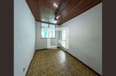 Casa com 2 quartos para alugar na Travessa Cascavel, Irajá, Rio de Janeiro