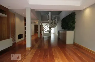 Casa com 4 quartos para alugar na Rua José Cola Grossi, Morumbi, São Paulo