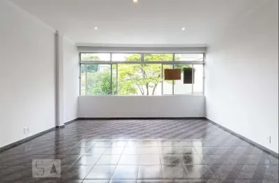 Casa com 2 quartos para alugar na Rua Tucuna, Sumaré, São Paulo