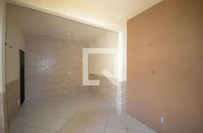 Casa com 2 quartos para alugar na Rua Senador Pompeu, Da Luz, Nova Iguaçu