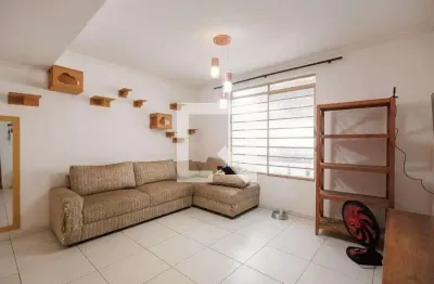 Casa com 3 quartos para alugar na Rua Doutor João Ortiz Monteiro, Centro, Taubaté