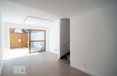 Casa com 2 quartos para alugar na Rua Guaraiúva, Brooklin, São Paulo