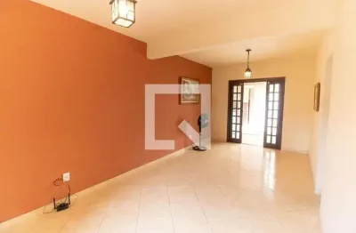Casa para Aluguel - Maria Paula I, 3 Quartos,  205 m² - São Gonçalo