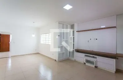 Casa para Aluguel - Cidade Jardim, 3 Quartos,  250 m² - Uberlândia