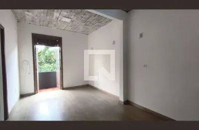 Casa com 2 quartos para alugar na Rua Crisólita, Cambuci, São Paulo