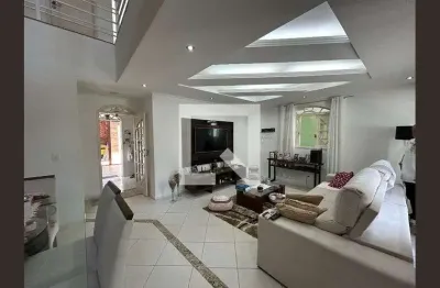 Casa para Aluguel - Vila Valqueire, 3 Quartos,  300 m² - Rio de Janeiro