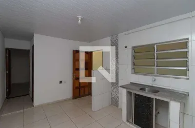 Casa com 2 quartos para alugar na Rua Camatei, Vila Gustavo, São Paulo