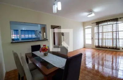 Casa com 3 quartos para alugar na Rua Caetano Bernardi, Vila Barão, Sorocaba