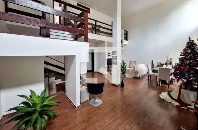 Casa com 3 quartos para alugar na Rua Jornalista Antônio Rodrigues da Costa, Itaipu, Niterói