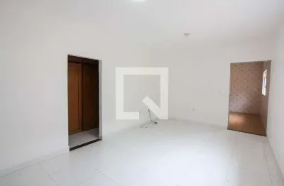 Casa com 5 quartos para alugar na Rua Caetés, Saraiva, Uberlândia