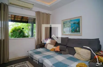 Casa com 4 quartos para alugar na Rua José Mocarzel, Serra Grande, Niterói