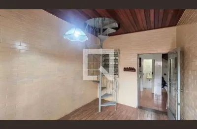 Casa com 3 quartos para alugar na Avenida Vicente de Carvalho, Irajá, Rio de Janeiro