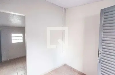 Casa para Aluguel - Nossa Sra. Aparecida, 3 Quartos,  70 m² - Uberlândia