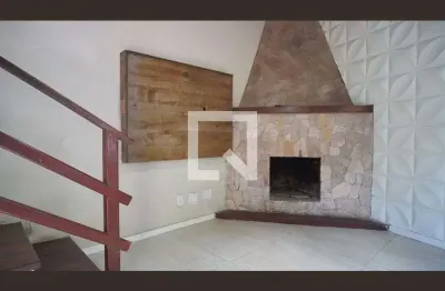 Casa com 3 quartos para alugar na Rua Recife, Azenha, Porto Alegre