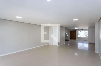 Casa com 2 quartos para alugar na Rua Luiz Maestri, Guarujá, Porto Alegre