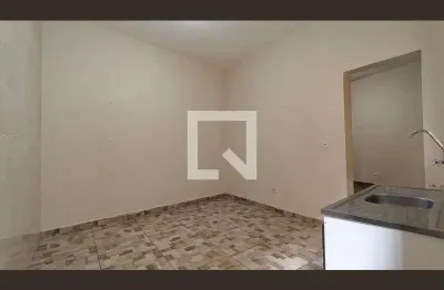 Casa com 1 quarto para alugar na Rua São Cândido, Vila Zat, São Paulo