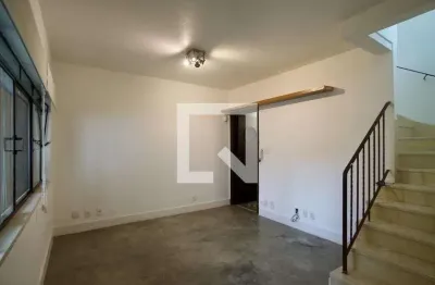 Casa com 2 quartos para alugar na Rua Fernão Dias, Pinheiros, São Paulo