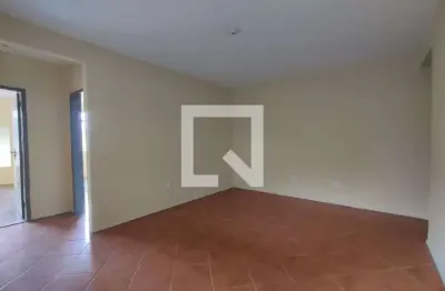 Casa com 2 quartos para alugar na Estrada do Guerengue, Taquara, Rio de Janeiro