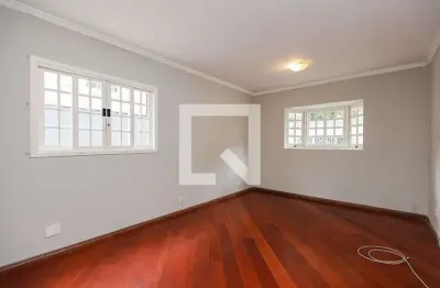 Casa com 3 quartos para alugar na Rua Itapacurai, Panamby, São Paulo