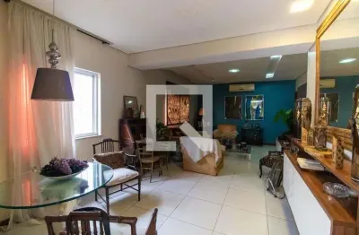 Casa com 3 quartos para alugar na Rua Maestro José Botelho, Icaraí, Niterói