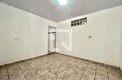 Casa com 2 quartos para alugar na Rua Wilson Pereira de Almeida, Vila Mascote, São Paulo