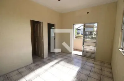 Casa com 2 quartos para alugar na Rua Citéria, Irajá, Rio de Janeiro