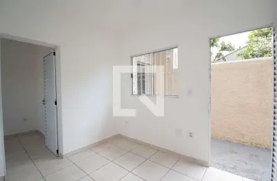 Casa para Aluguel - Vila Mangalot, 2 Quartos,  65 m² - São Paulo