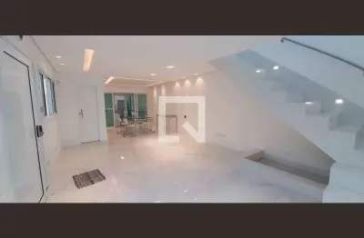 Casa com 3 quartos para alugar na Rua Geraldo Moran, Umuarama, Osasco