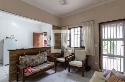Casa com 2 quartos para alugar na Rua Railton Barbosa dos Santos, Vilamar, Praia Grande