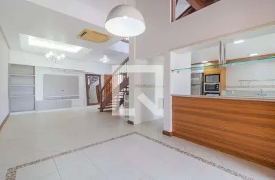 Casa com 3 quartos para alugar na Rua Doutor Mário Totta, Camaquã, Porto Alegre