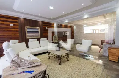 Casa com 3 quartos para alugar na Rua Poetisa Colombina, Butantã, São Paulo