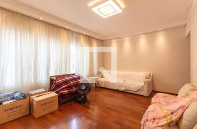 Casa com 2 quartos para alugar na Rua Araicás, Jaguaré, São Paulo