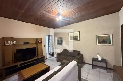 Casa com 4 quartos para alugar na Rua Lituânia, Mooca, São Paulo