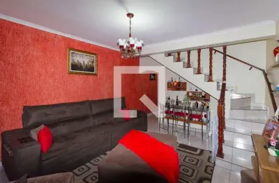 Casa com 3 quartos para alugar na Rua Fernando Osório, São Rafael, São Paulo