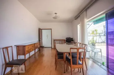 Casa com 3 quartos para alugar na Rua Antônio Madi, Jabaquara, São Paulo