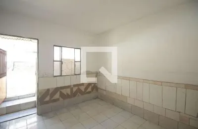 Casa com 1 quarto para alugar na Rua Emílio Monteverde, Nova Cidade, São Gonçalo