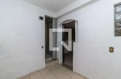 Casa com 2 quartos para alugar na Rua Lírio do Vale, Glória, Belo Horizonte