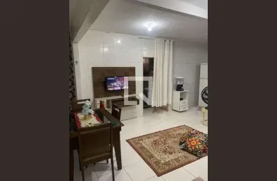 Casa com 2 quartos para alugar na Rua Maurícia Borges, Jacutinga, Mesquita