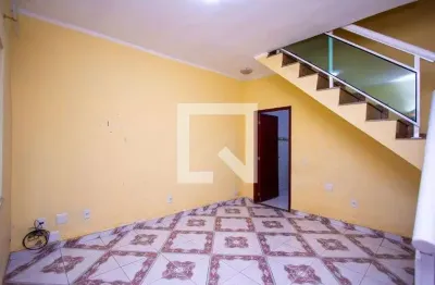 Casa com 2 quartos para alugar na Avenida Doutor Humberto Soeiro de Carvalho, Trindade, São Gonçalo